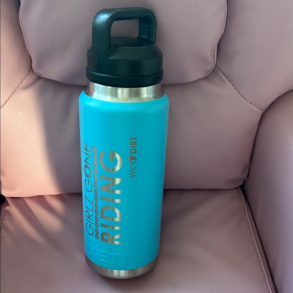 Yeti Rambler  limited edition Reef Stainless Steel w chug cap - sold out